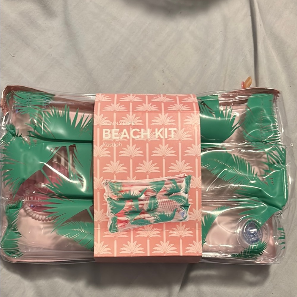 Sunnylife Beach Kit with Green and Pink Design
